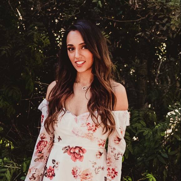 Profile Picture of Dina Ahmed (@dinaahmed2) on Poshmark