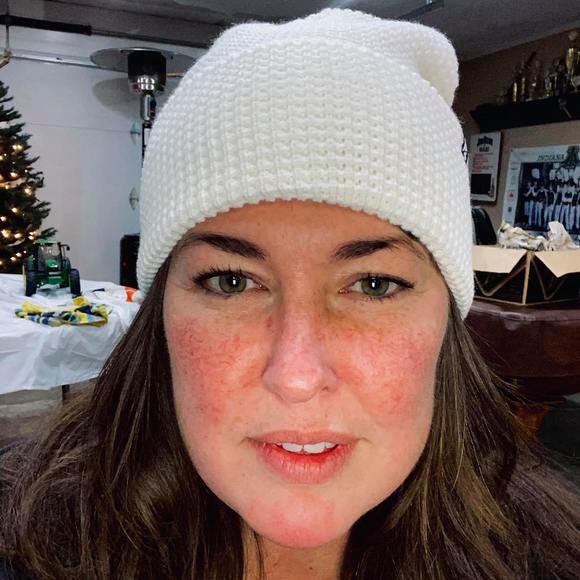 Profile Picture of Amber Kemper (@amberjduncan) on Poshmark