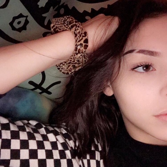 Profile Picture of Elese Wolverton (@_elese_) on Poshmark