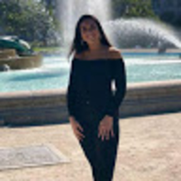Profile Picture of Paige Mazzacano (@paigemazzacano) on Poshmark