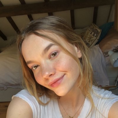 Profile Picture of Hattie Ellis (@harrietphoebee) on Twitter