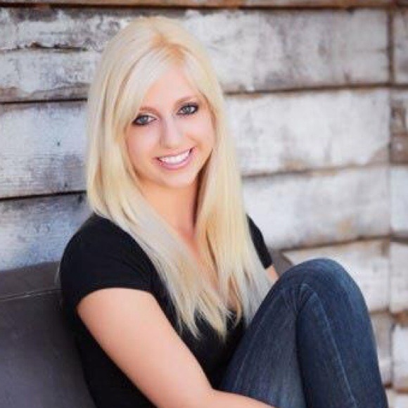 Profile Picture of Michaela Verdone (@michaelav7) on Poshmark
