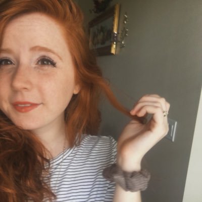 Profile Picture of Elizabeth Holcomb (@iz_holcomb) on Twitter
