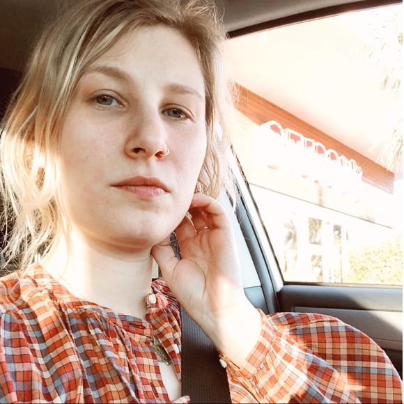 Profile Picture of Hannah Riggs (@handirose) on Poshmark