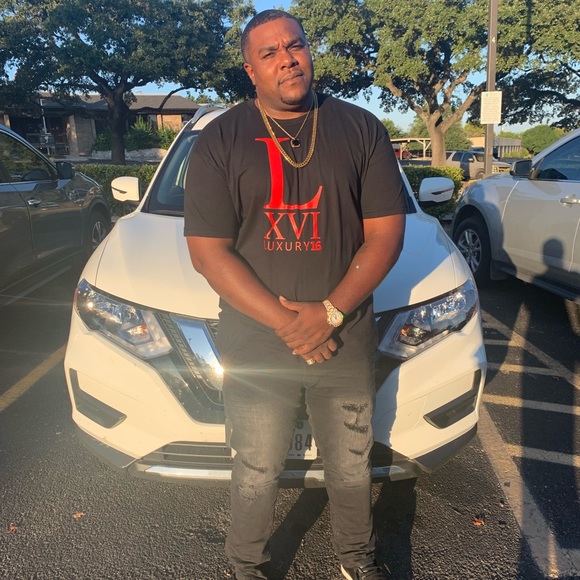 Brian Bisor - Poshmark Profile Picture of Brian Bisor (@brianbisor) on Poshmark