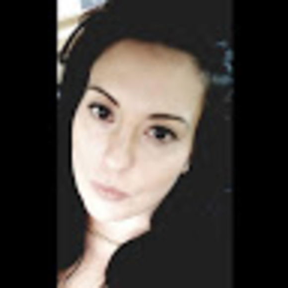 Profile Picture of Brianna Shuff (@brialexa1313) on Poshmark