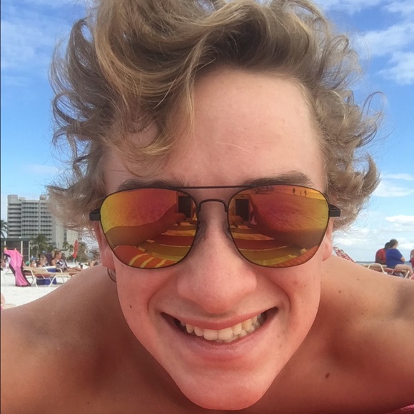 Profile Picture of Ross Adair (@radar99) on Poshmark