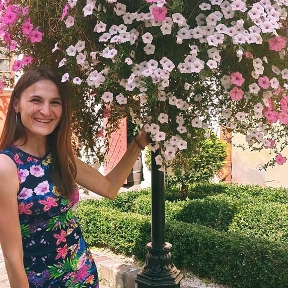 Profile Picture of Iryna Popadyn (@irynapopadyn) on Poshmark