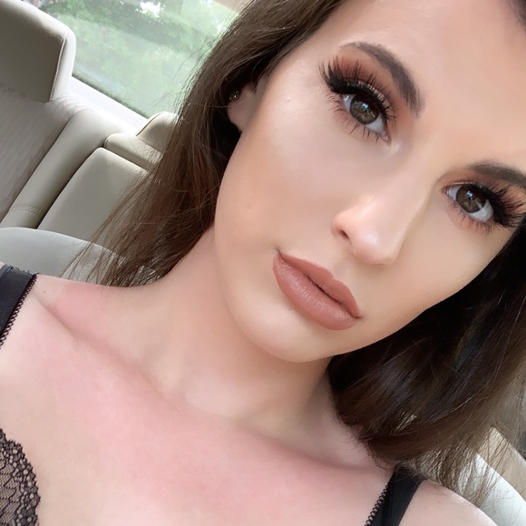 Profile Picture of Caley M (@caleymac) on Poshmark