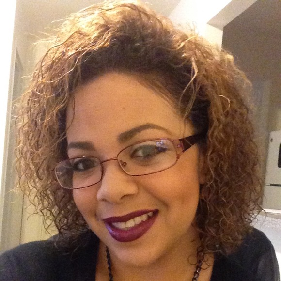 Profile Picture of Dennisse Jimenez (@dennisse13) on Poshmark