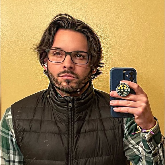 Profile Picture of Ian Kirkpatrick (@kirkpai) on Poshmark