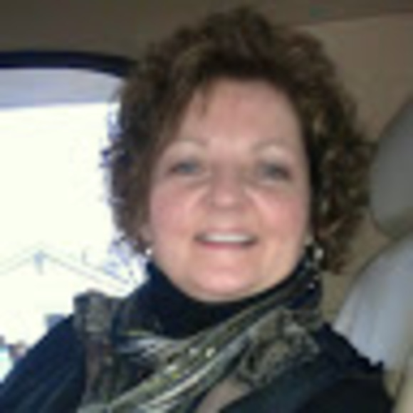 Profile Picture of Darlene Callahan (@darlenec1954) on Poshmark