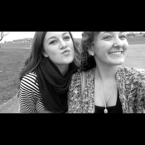 Profile Picture of Sara Landrum (@s1c6l) on Poshmark