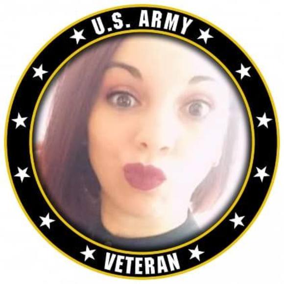 Profile Picture of Marimer Castelow (@marimer82) on Poshmark