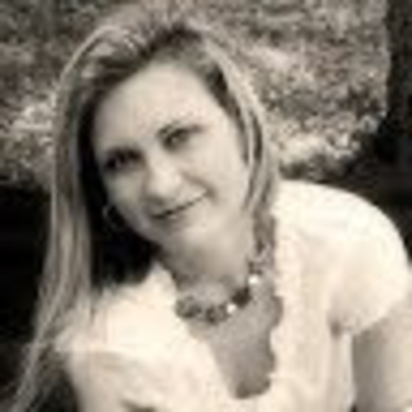 Profile Picture of Amy Huster (@amy_huster) on Poshmark