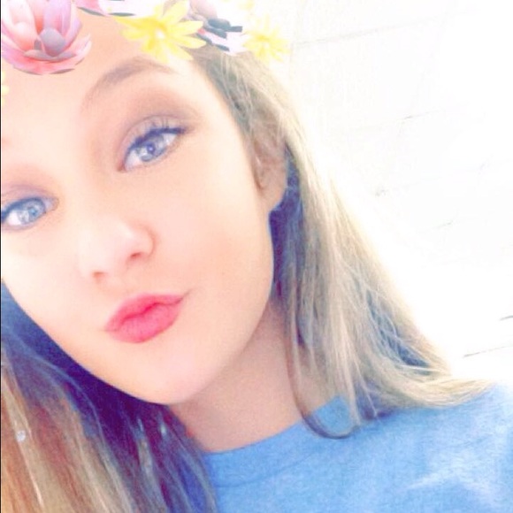 Profile Picture of Morgan Milner (@morganmilner16) on Poshmark