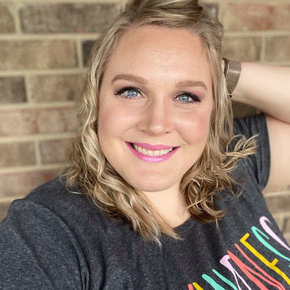 Profile Picture of Laura Broermann (@schucks_99) on Poshmark