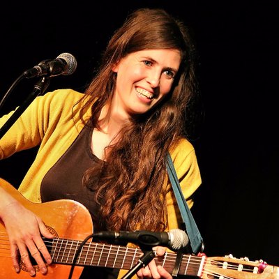 Profile Picture of Clare Marks (@ClareMarksMusic) on Twitter