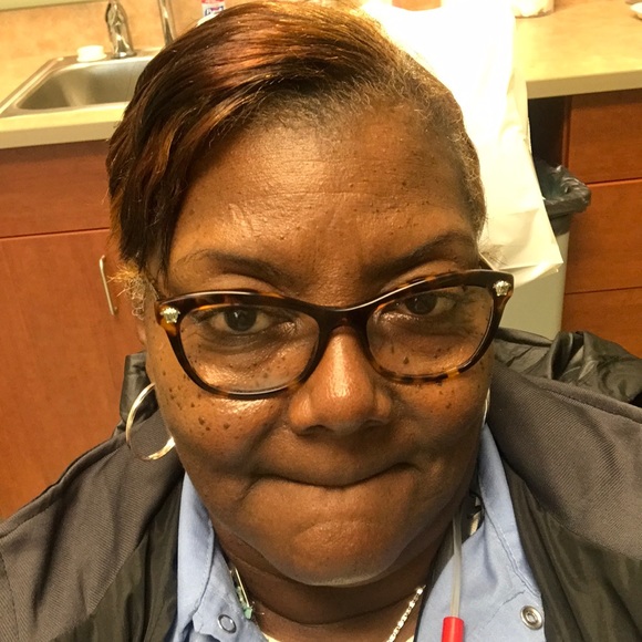 Profile Picture of Joann Sims (@slimgoody16) on Poshmark