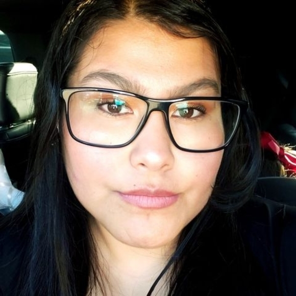 Profile Picture of Iris Guzman (@irisguzman812) on Poshmark