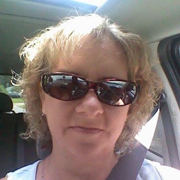Profile Picture of Dawn Machonis (@mascheermomdawn) on Poshmark