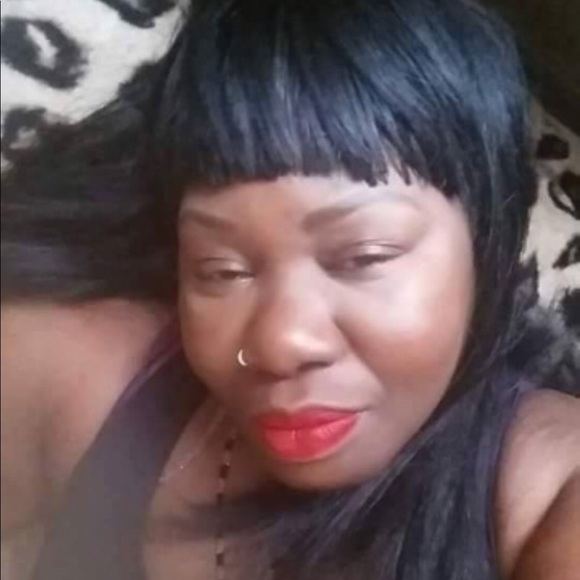 Profile Picture of Robin Prattis (@queen350) on Poshmark