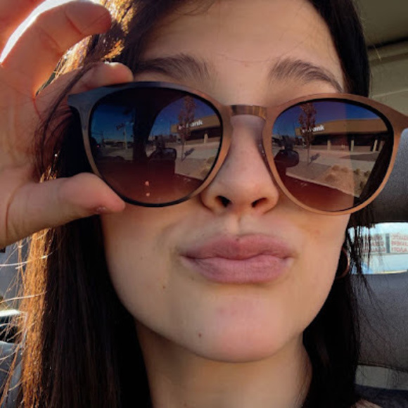 Profile Picture of Isabella Ciotti (@isabellaiciotti) on Poshmark