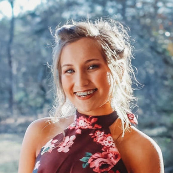 Profile Picture of Izzy Saria (@izzy_bright) on Poshmark