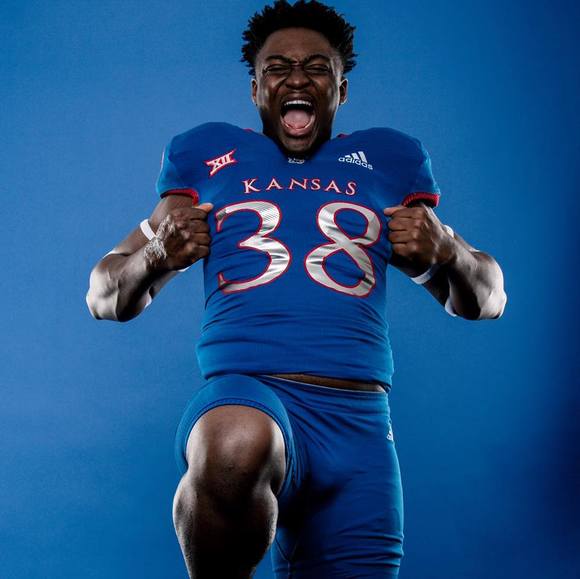 Profile Picture of Clinton Anokuru (@clintonanokuru) on Poshmark