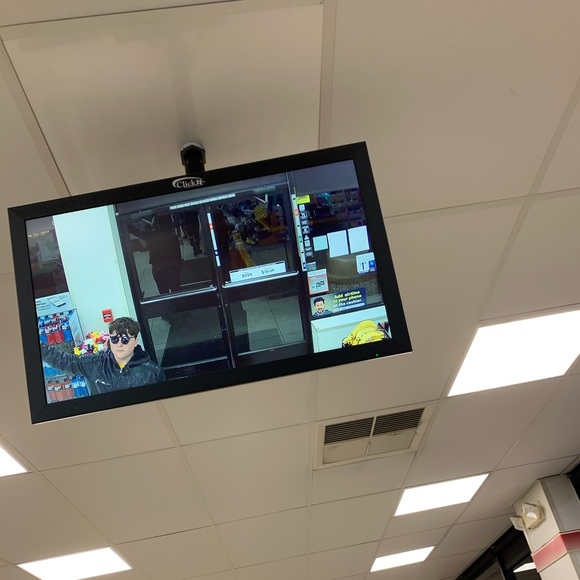 Profile Picture of Dan Buttsenburg (@thatmandan) on Poshmark