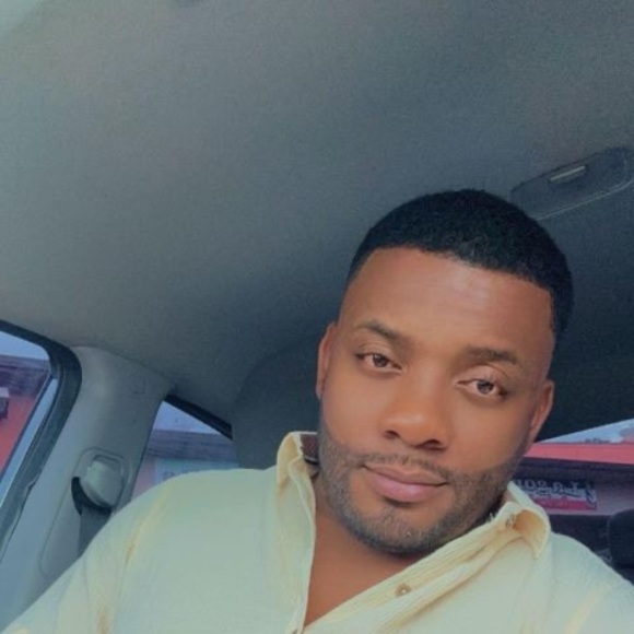 Profile Picture of Werden Fontin (@werden022003) on Poshmark