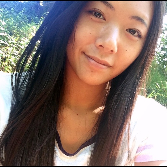 Profile Picture of Rebekah Schmierer (@rschmierer) on Poshmark