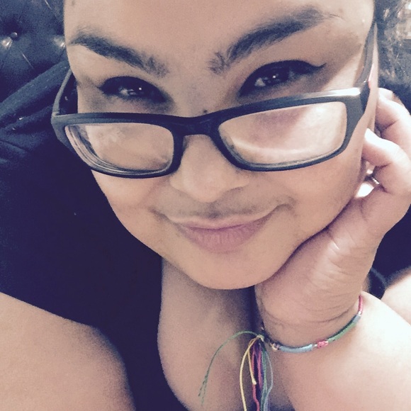 Profile Picture of Cecilia Gonzalez (@ceciliaw09) on Poshmark