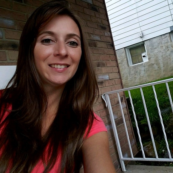 Profile Picture of Kimberly Cwalinski (@kimc1204) on Poshmark
