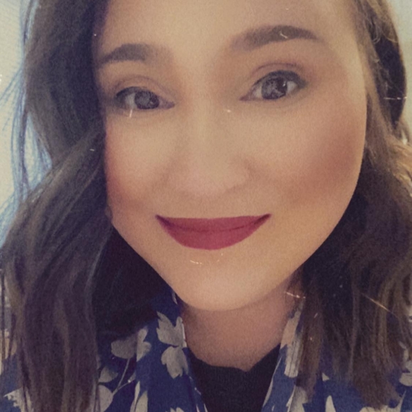 Profile Picture of Katie Bitney (@katiebitney1989) on Poshmark