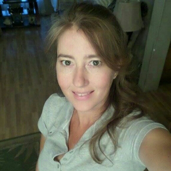 Profile Picture of Lisa Tanner (@imlisabear) on Poshmark