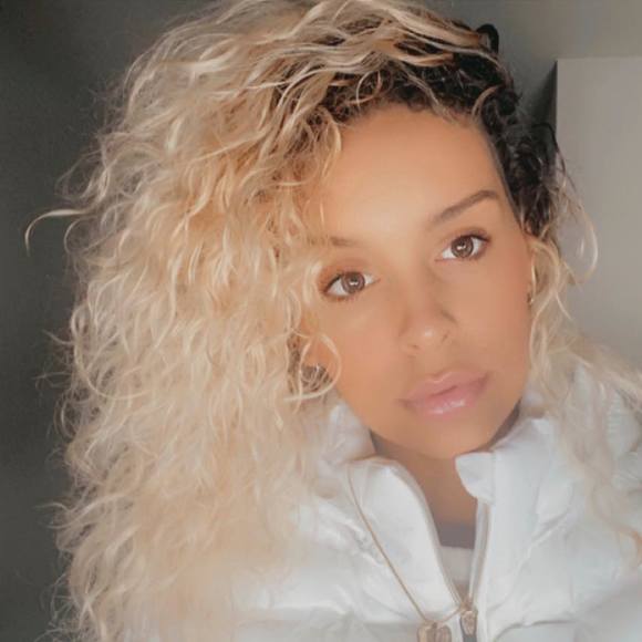 Profile Picture of Chrisandra Freeman (@chrisandraf) on Poshmark