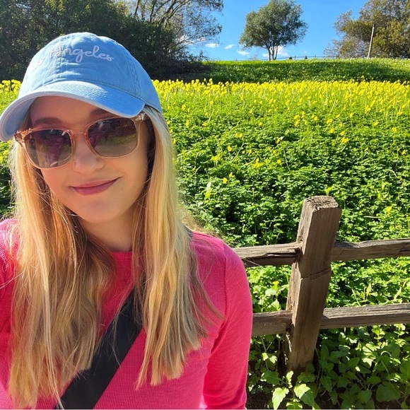 Profile Picture of Beth Stupin (@bethstupin) on Poshmark