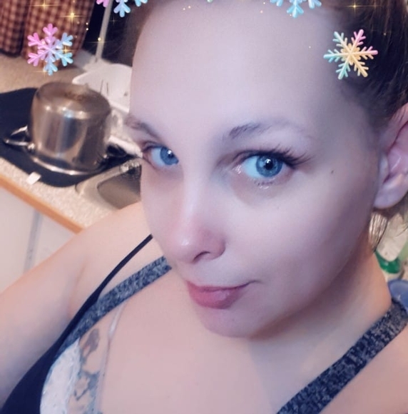 Profile Picture of Rae nae Lucas (@raenae83) on Poshmark