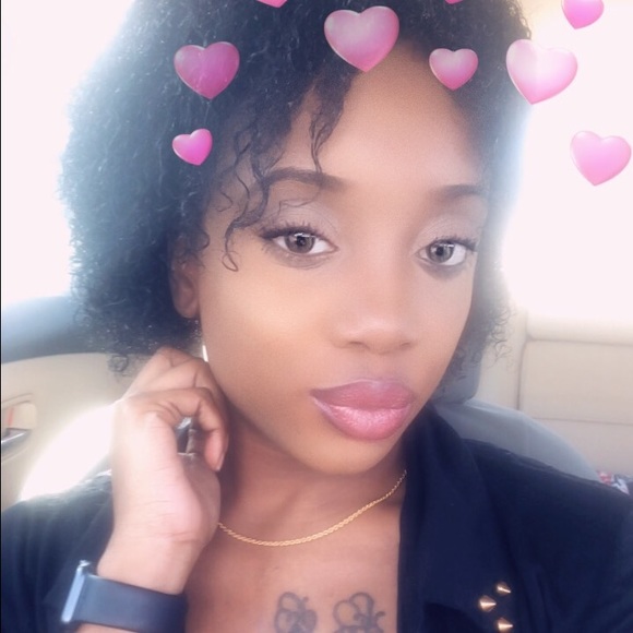 Profile Picture of Bianca Paul (@bianca_p0658) on Poshmark