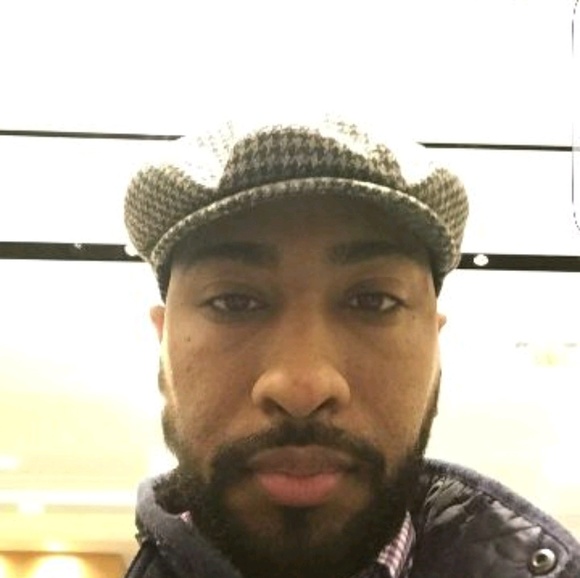 Profile Picture of Scott Malcolm (@sjmalcolm) on Poshmark