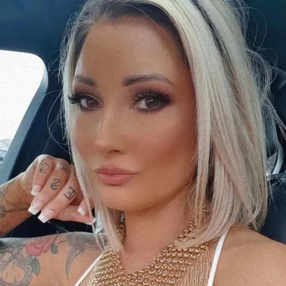 Profile Picture of Leah Hodgson (@hodgsonleah1989) on Poshmark