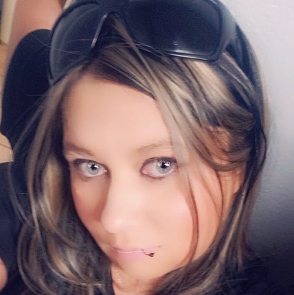 Profile Picture of Stephanie Trivitt (@trivitt23) on Poshmark
