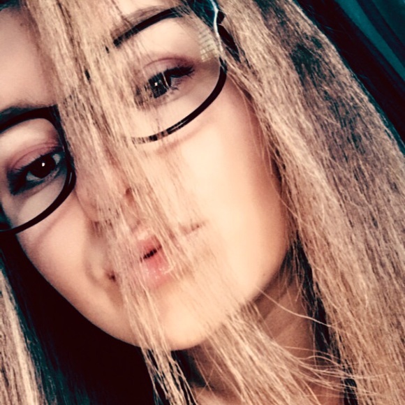 Profile Picture of Madison Halamuda (@ladybug277) on Poshmark