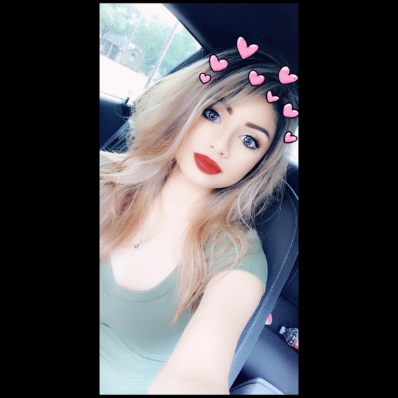 Profile Picture of Sandy Barrera (@lifebeingsandy) on Poshmark