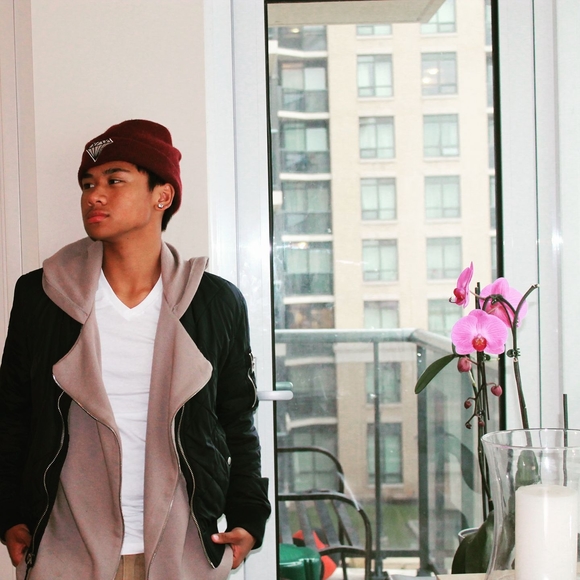 Profile Picture of Joefrey Tambo (@joefreytambo) on Poshmark