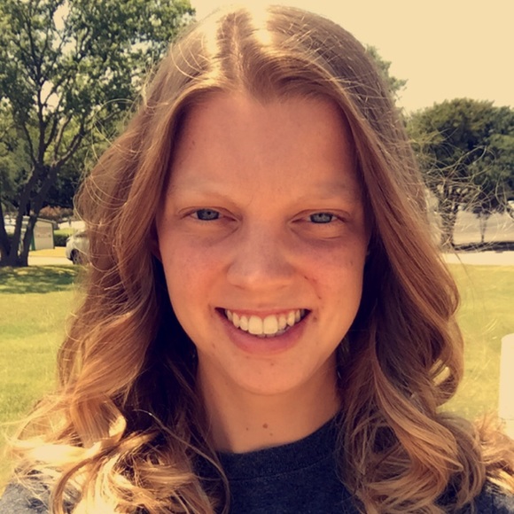 Profile Picture of Abby Scott (@abbyscott23) on Poshmark