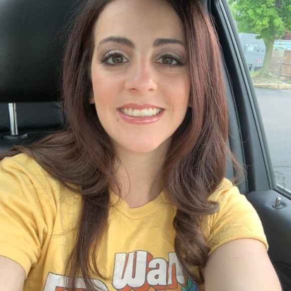 Profile Picture of Alexis Timpano (@allsmmrlng2) on Poshmark