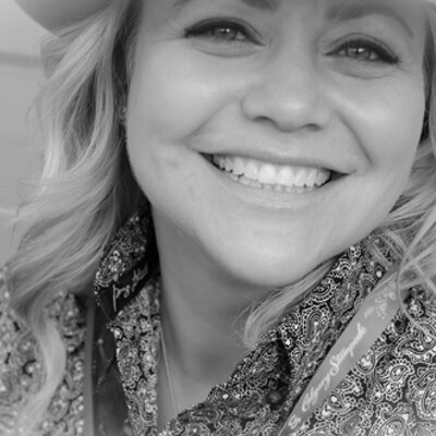 Profile Picture of Leah Pearson (@MissLeahKP) on Twitter