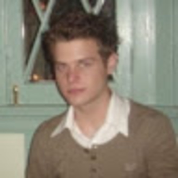 Profile Picture of Dmitriy Nikolay (@dmitriynikolay) on Poshmark